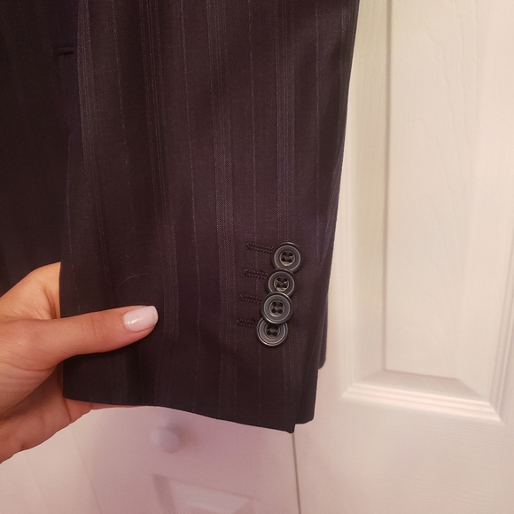 Men's Two Piece Suit - Picture 2 of 4